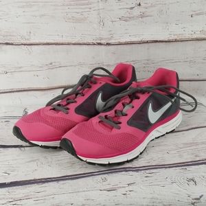 Nike  Zoom Vomero Womens Sneakers Size 9